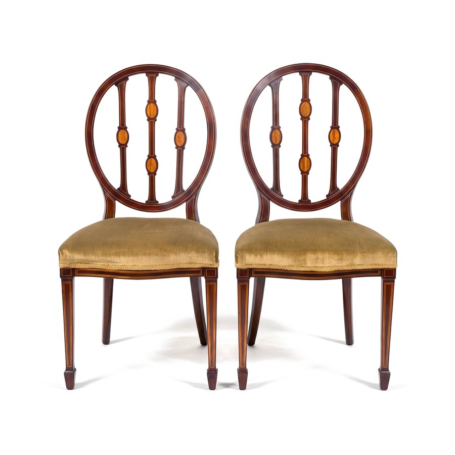Par de sillas inglesas estilo Hepplewhite, circa 1900